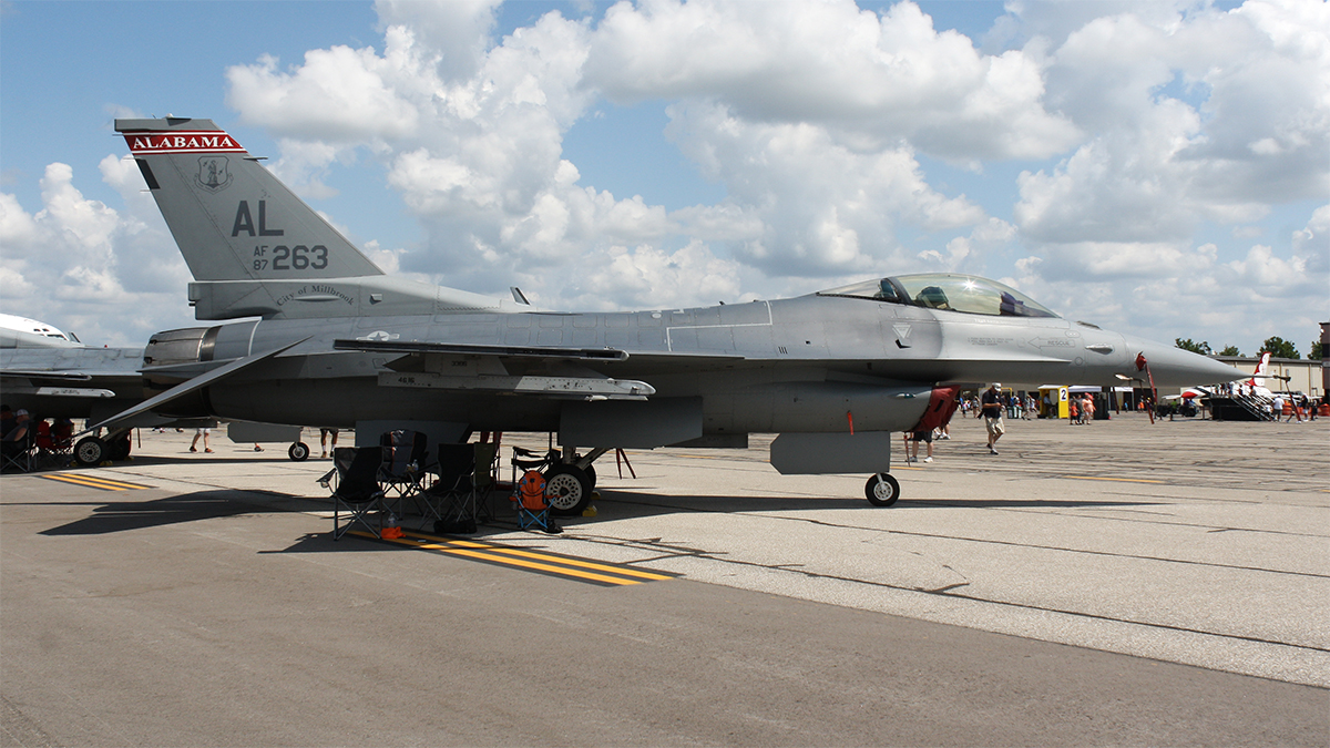 Full size: USAF - United States Air Force F-16 87-0263 at Willow Run Airport